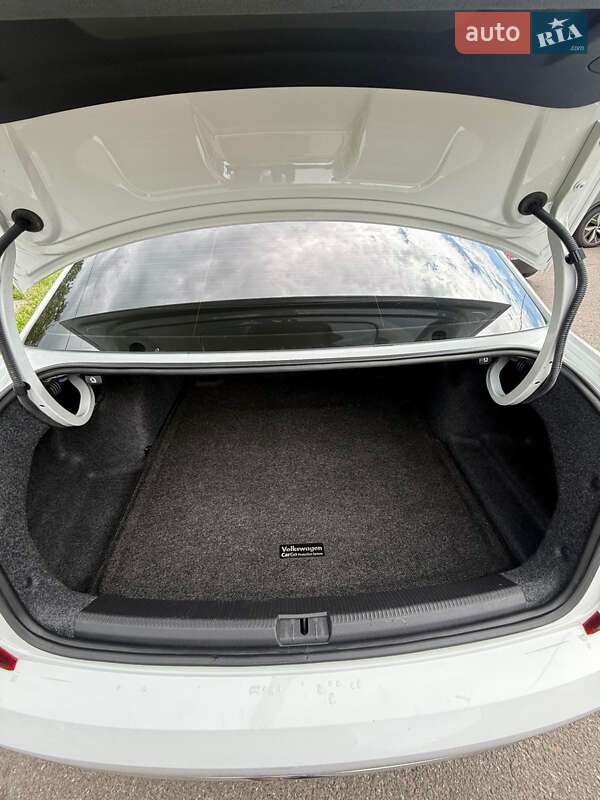 Седан Volkswagen Passat 2017 в Сумах