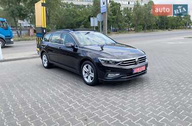 Универсал Volkswagen Passat 2021 в Днепре