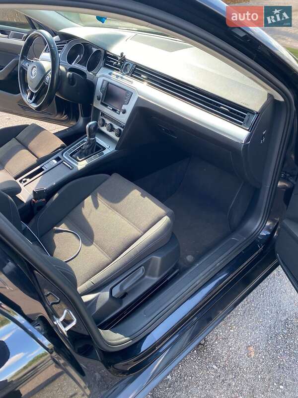 Универсал Volkswagen Passat 2015 в Житомире