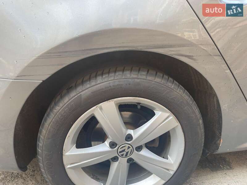 Седан Volkswagen Passat 2015 в Львове