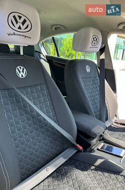 Седан Volkswagen Passat 2011 в 