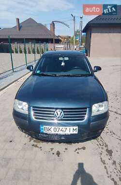 Седан Volkswagen Passat 2004 в Ровно