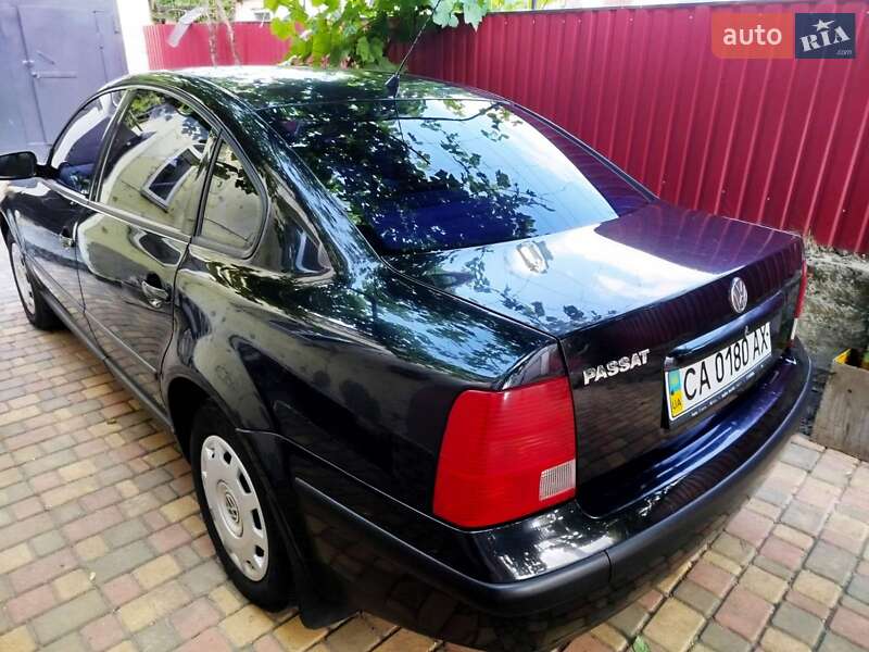 Седан Volkswagen Passat 2000 в Умані