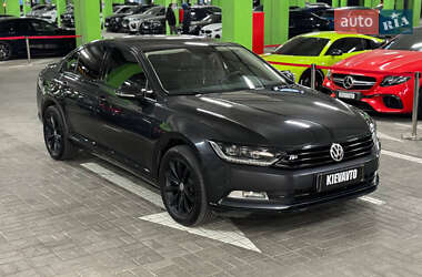 Седан Volkswagen Passat 2018 в Киеве