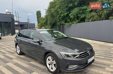Универсал Volkswagen Passat 2019 в Ужгороде