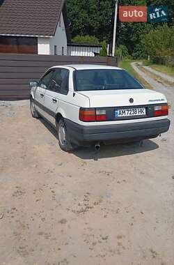 Седан Volkswagen Passat 1993 в 