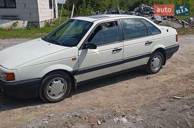 Седан Volkswagen Passat 1993 в 