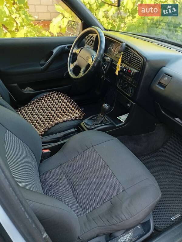 Седан Volkswagen Passat 1996 в Новій Водолагі