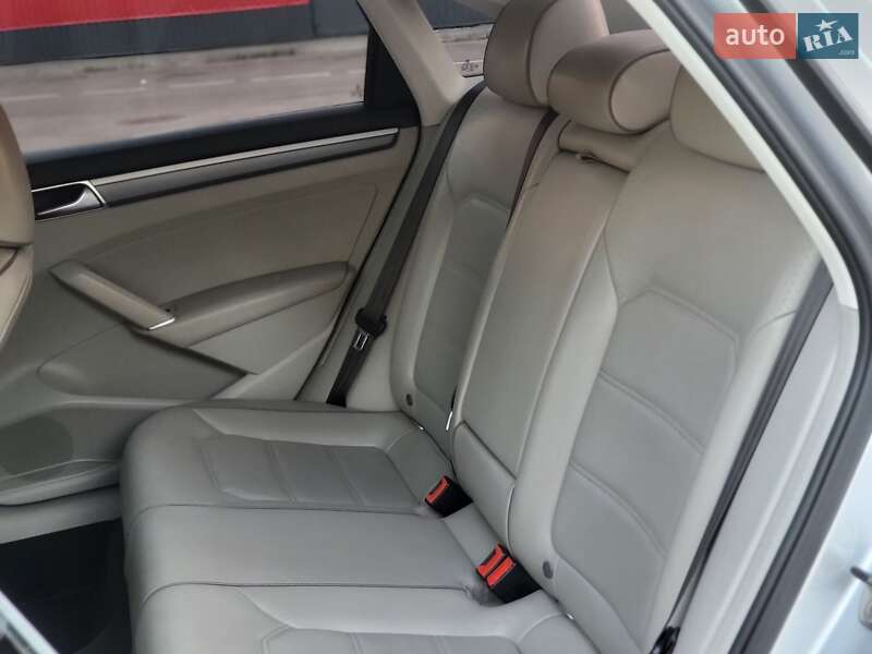 Седан Volkswagen Passat 2016 в Кропивницком