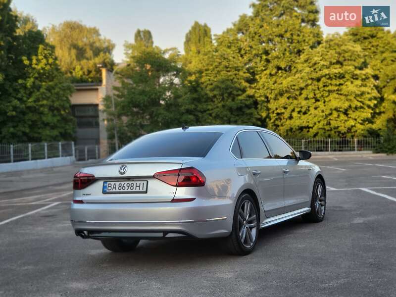 Седан Volkswagen Passat 2016 в Кропивницком