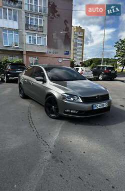Седан Volkswagen Passat 2012 в Львове