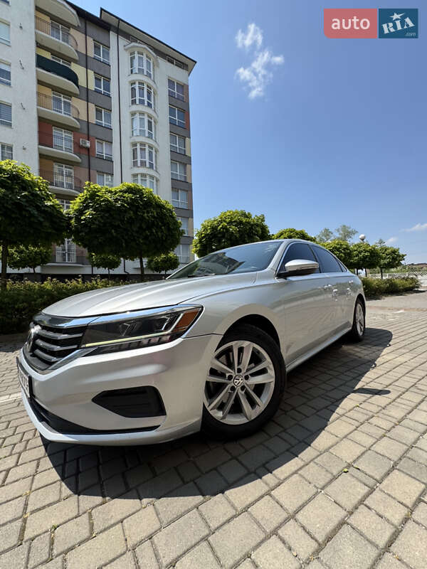 Седан Volkswagen Passat 2020 в Ивано-Франковске