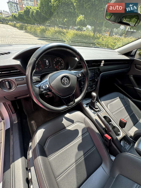 Седан Volkswagen Passat 2020 в Ивано-Франковске