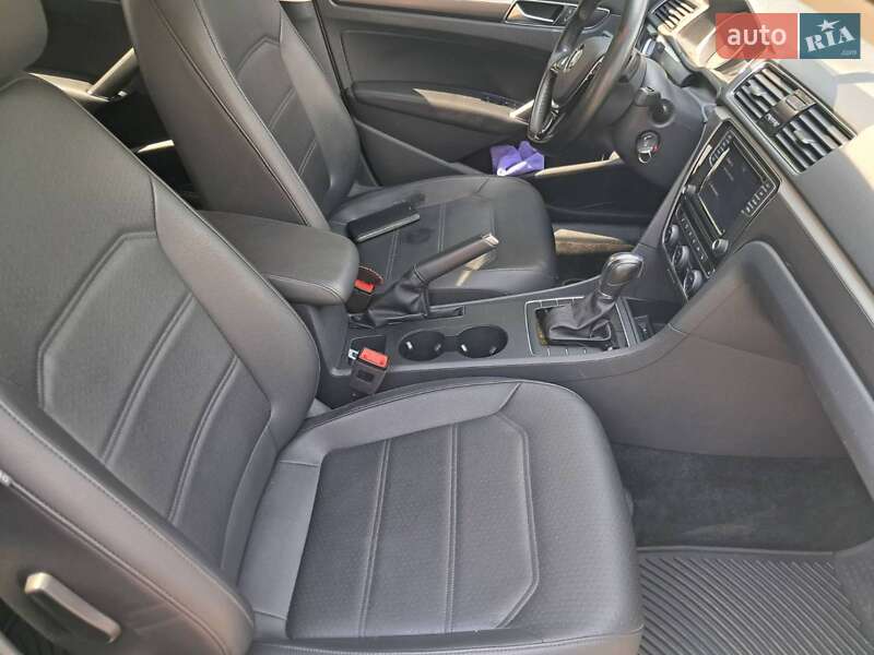 Седан Volkswagen Passat 2017 в Ржищеве фото 14 Седан Volkswagen Passat 2017 в Ржищеве