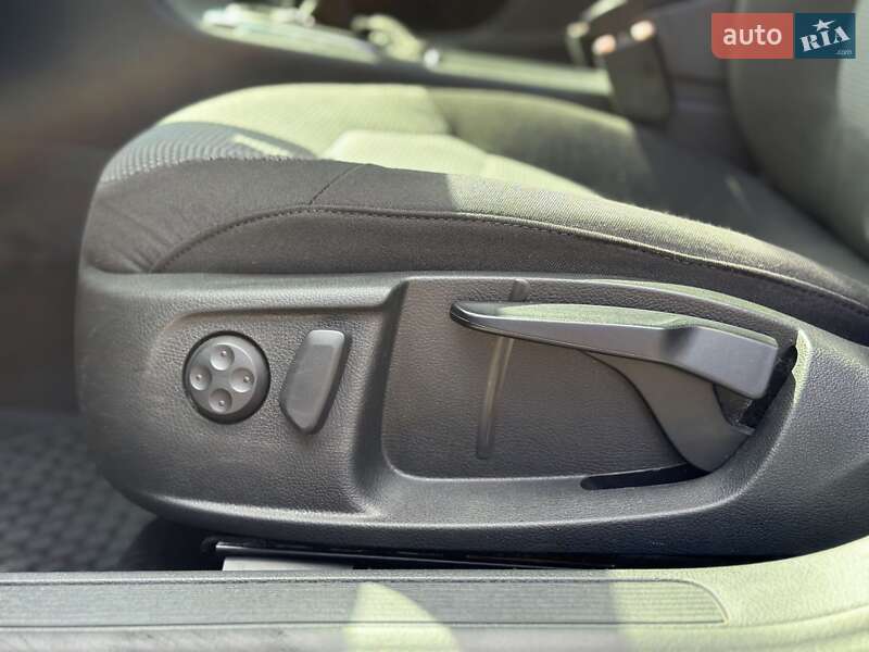 Універсал Volkswagen Passat 2012 в Івано-Франківську