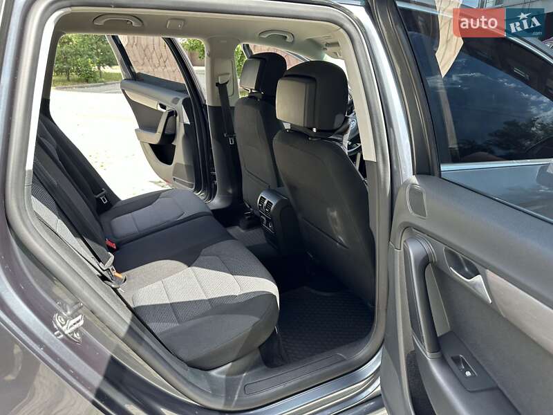 Універсал Volkswagen Passat 2012 в Івано-Франківську