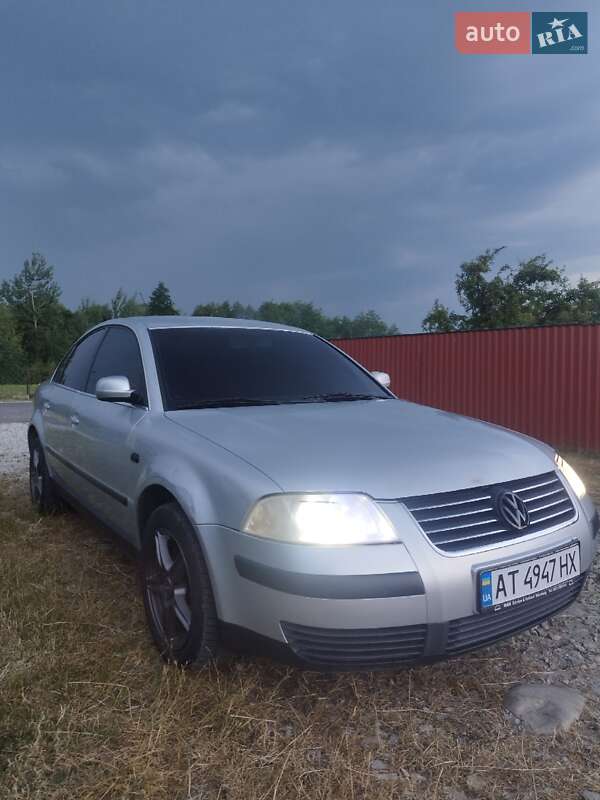 Седан Volkswagen Passat 2000 в Надворной