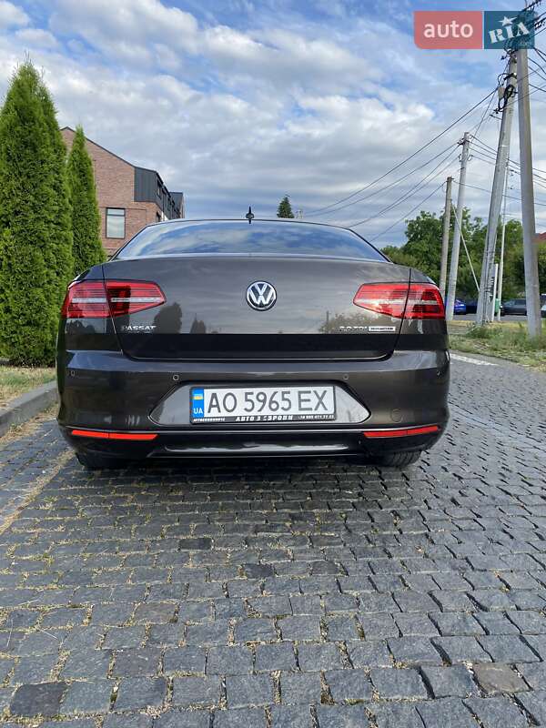 Седан Volkswagen Passat 2015 в Хусті