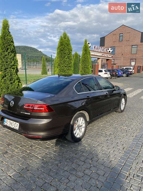 Седан Volkswagen Passat 2015 в Хусті