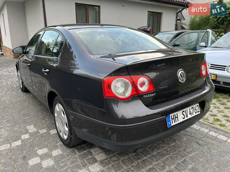 Седан Volkswagen Passat 2005 в Звягелі