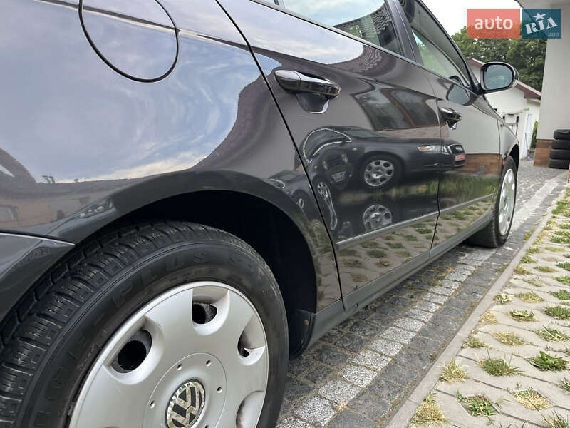 Седан Volkswagen Passat 2005 в Звягелі