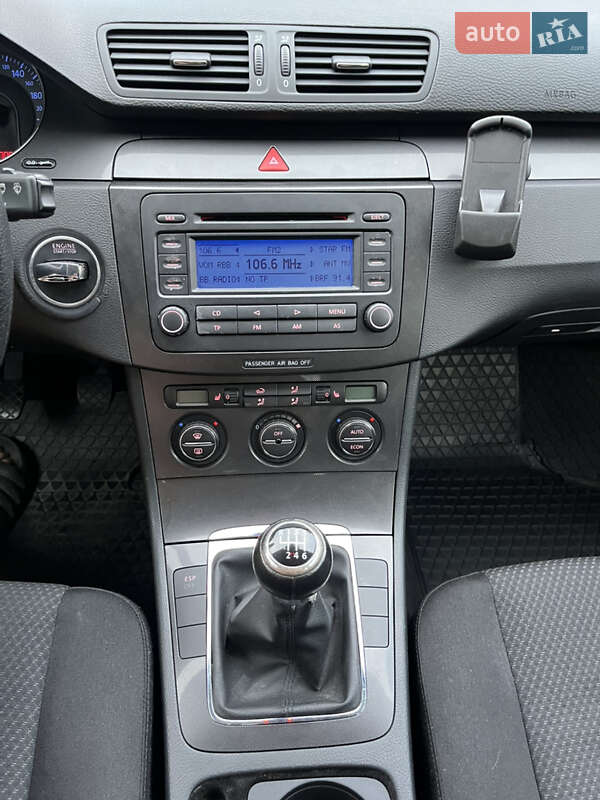Седан Volkswagen Passat 2005 в Звягелі