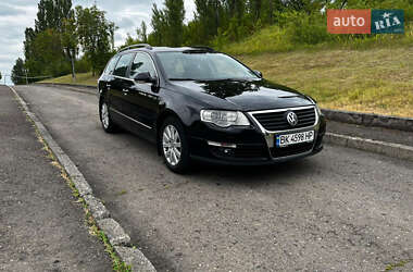 Універсал Volkswagen Passat 2010 в Рівному