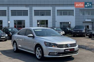 Седан Volkswagen Passat 2016 в Киеве
