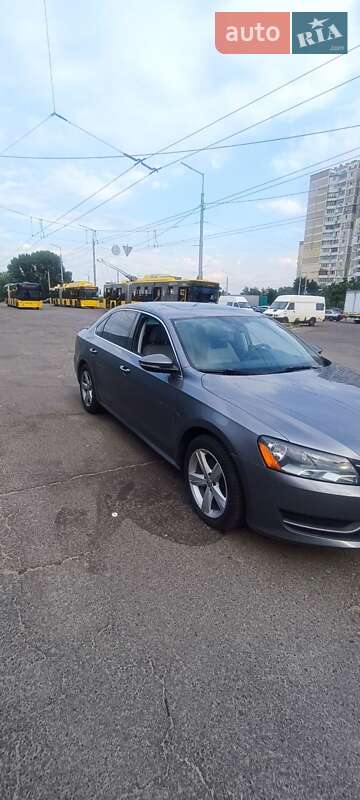 Седан Volkswagen Passat 2012 в Киеве