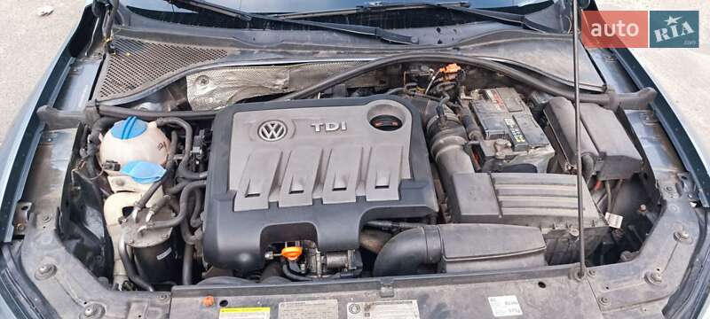 Седан Volkswagen Passat 2012 в Киеве