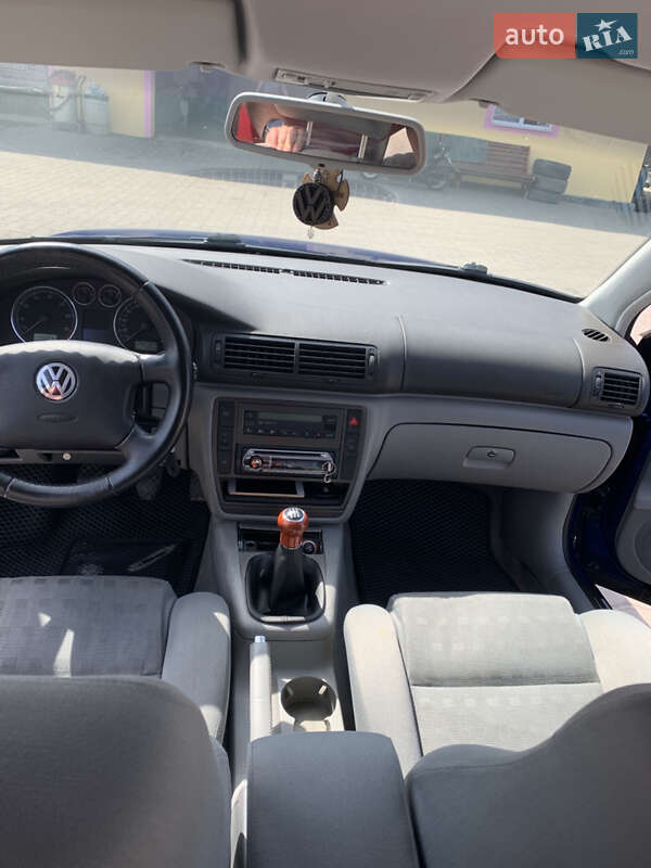 Седан Volkswagen Passat 2001 в Краснограде