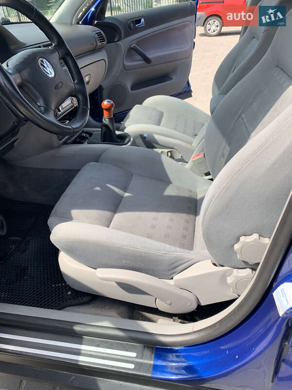 Седан Volkswagen Passat 2001 в Краснограде