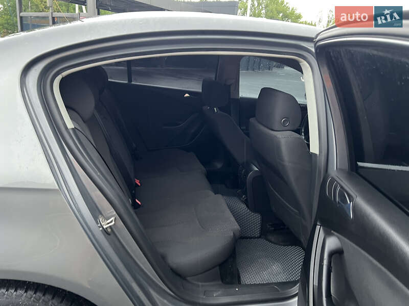 Седан Volkswagen Passat 2005 в Надворной фото 10 Седан Volkswagen Passat 2005 в Надворной