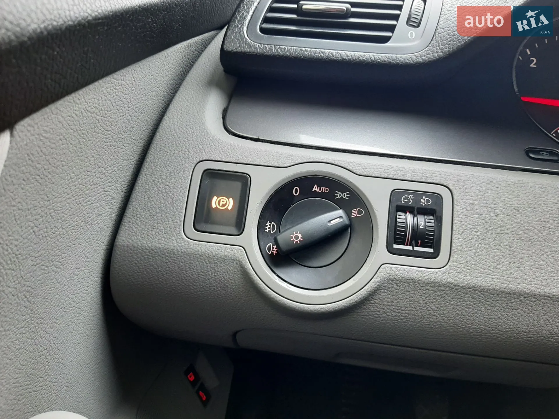 2010 Volkswagen Passat - мініатюра 8