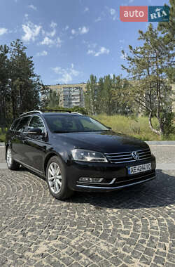 Універсал Volkswagen Passat 2012 в Дніпрі