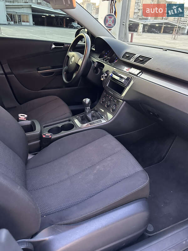 Седан Volkswagen Passat 2008 в Києві