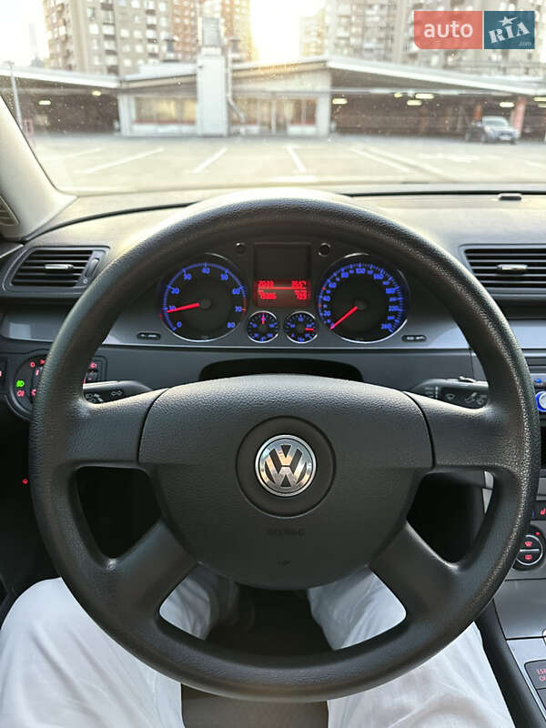 Седан Volkswagen Passat 2008 в Києві