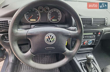 Седан Volkswagen Passat 2001 в 