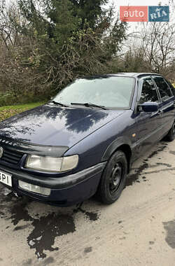 Седан Volkswagen Passat 1996 в Жидачове