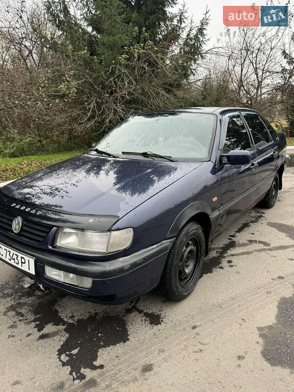 Седан Volkswagen Passat 1996 в Жидачові