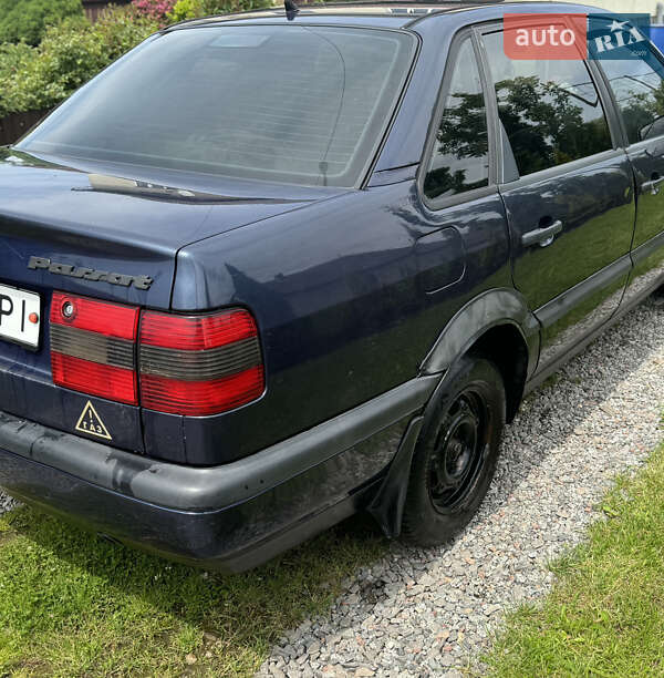 Седан Volkswagen Passat 1996 в Жидачові