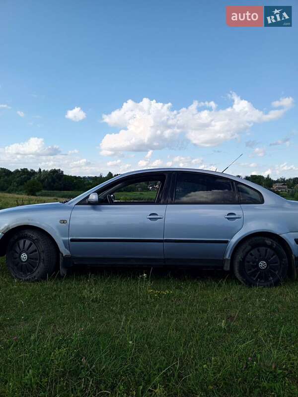 Седан Volkswagen Passat 1998 в Харькове