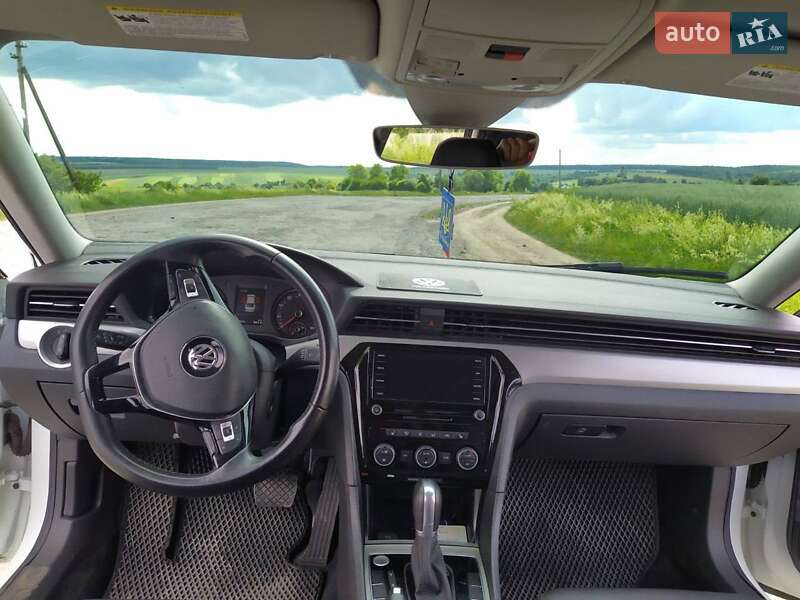 Седан Volkswagen Passat 2020 в Львові