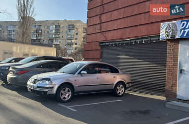 Седан Volkswagen Passat 2003 в Києві