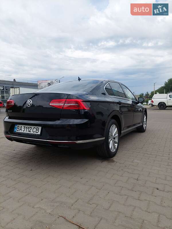 Седан Volkswagen Passat 2019 в Черновцах
