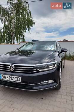 Седан Volkswagen Passat 2019 в Черновцах