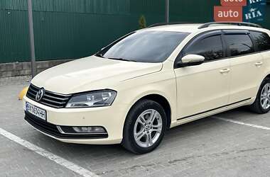 Універсал Volkswagen Passat 2013 в Кам'янець-Подільському