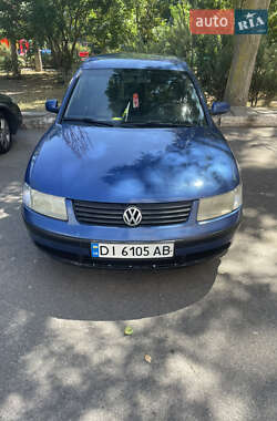 Седан Volkswagen Passat 1999 в Южному