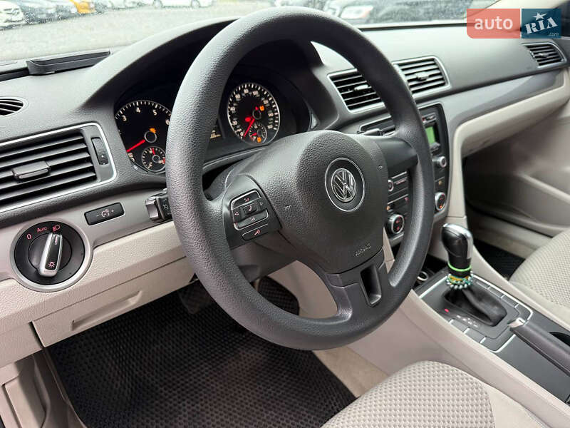 Седан Volkswagen Passat 2012 в Стрые