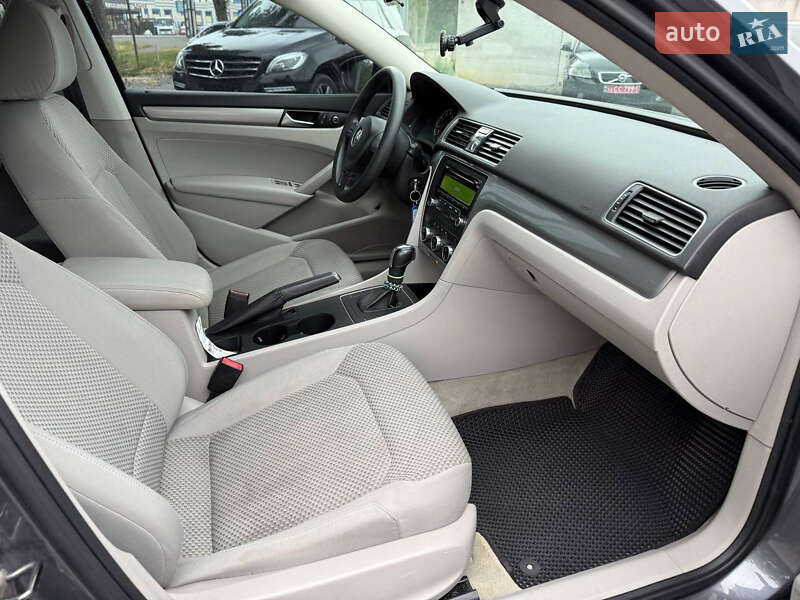 Седан Volkswagen Passat 2012 в Стрые